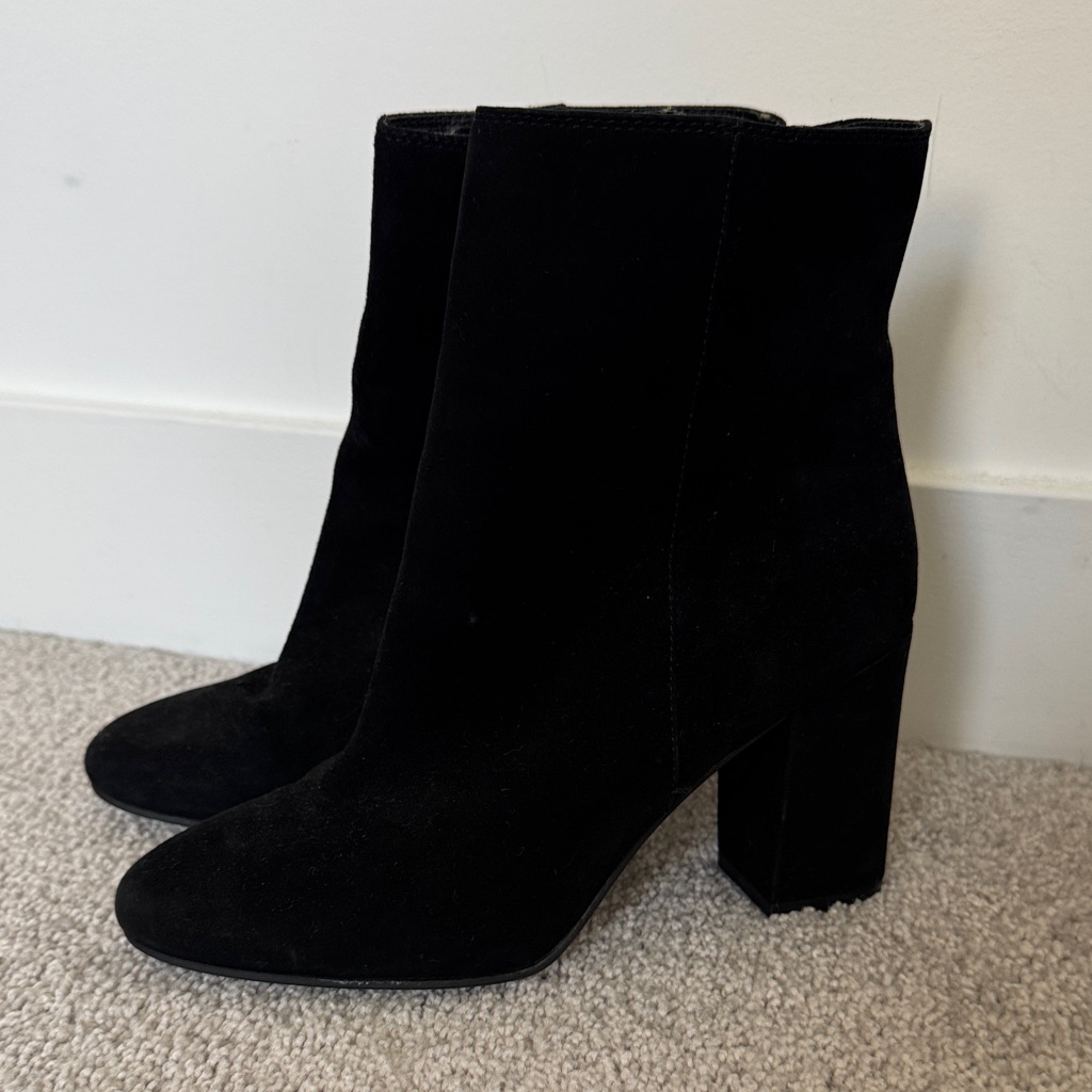 Lucky Brand Wesson Black Suede Block Heel Ankle Boots  Size 75